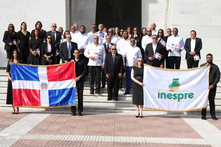 Inespre honra la memoria de los Padres de la Patria con ofrenda floral | INESPRE