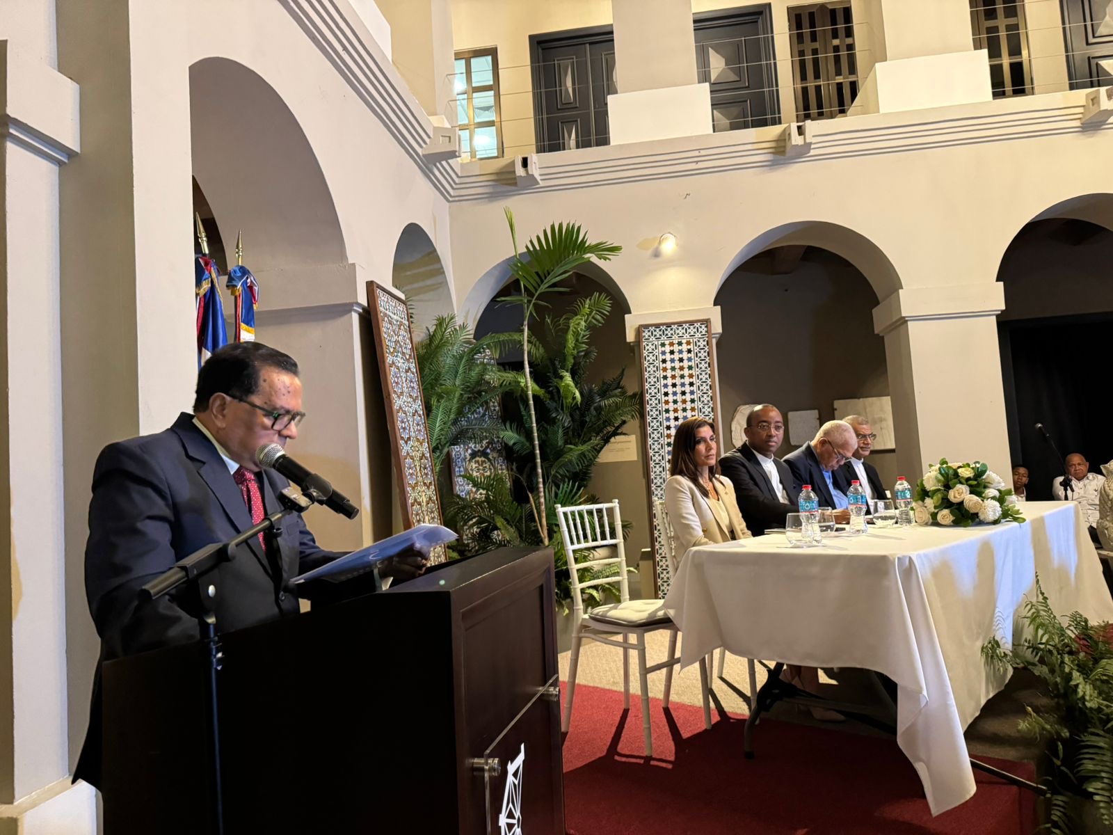 Presentación del libro “De la mano con la palabra”.