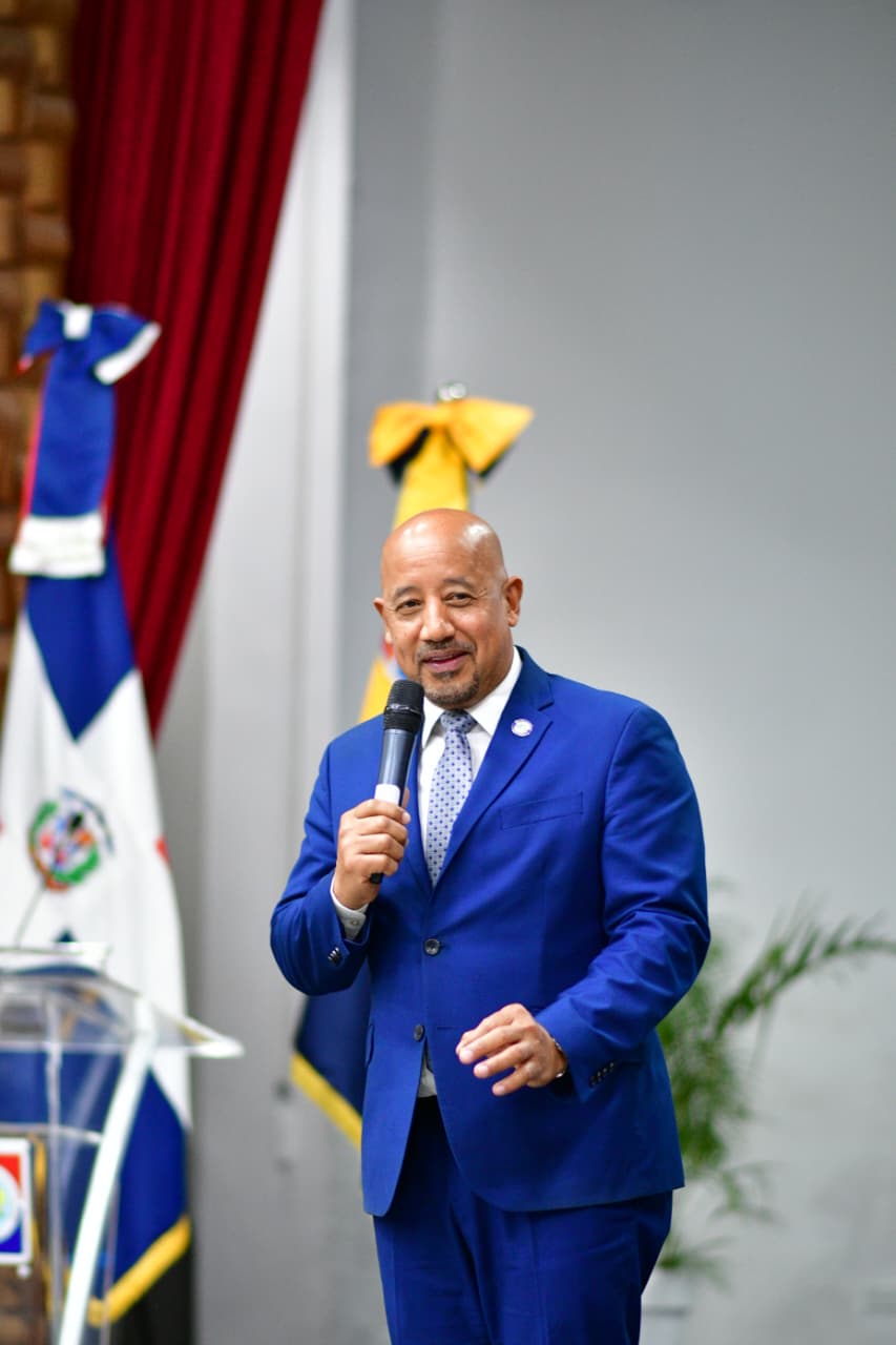 Brian De Peña diserta sobre “Buenas prácticas en el manejo de las Alcaldía de Lawrence