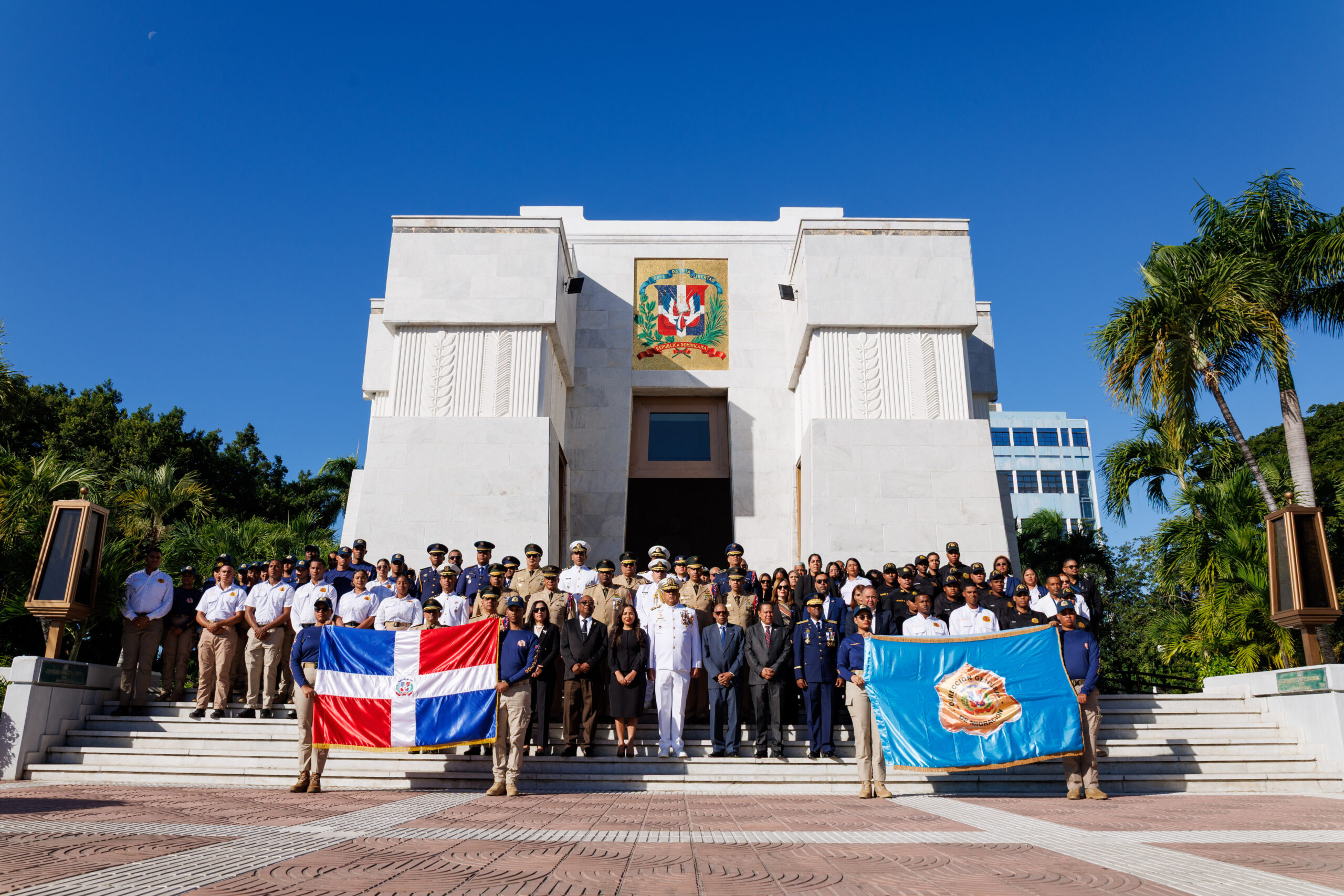 Frente al Altar de la Patria director de Migración Lee Ballester defiende legitimidad de acciones migratorias en el país