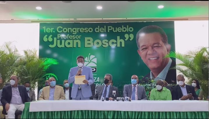 La Fuerza del Pueblo juramente nuevos miembros