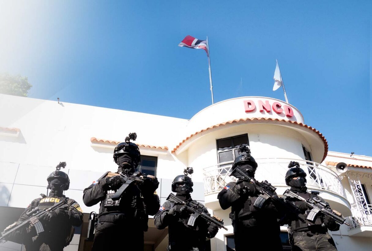 DNCD IMPACTA A MÁS DE 100 ESTUDIANTES DE ESCUELAS DE PEDRO BRAND