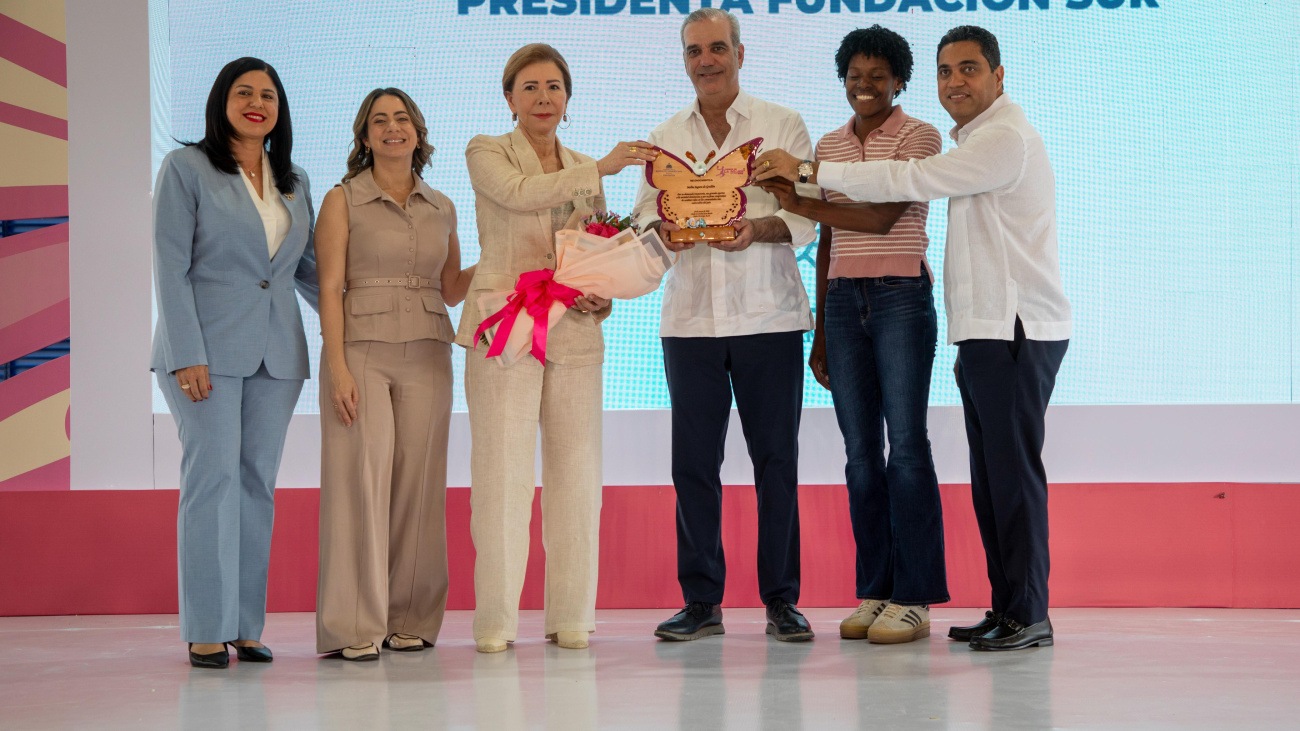 Abinader inaugura complejo deportivo en Ciudad Juan Bosch,