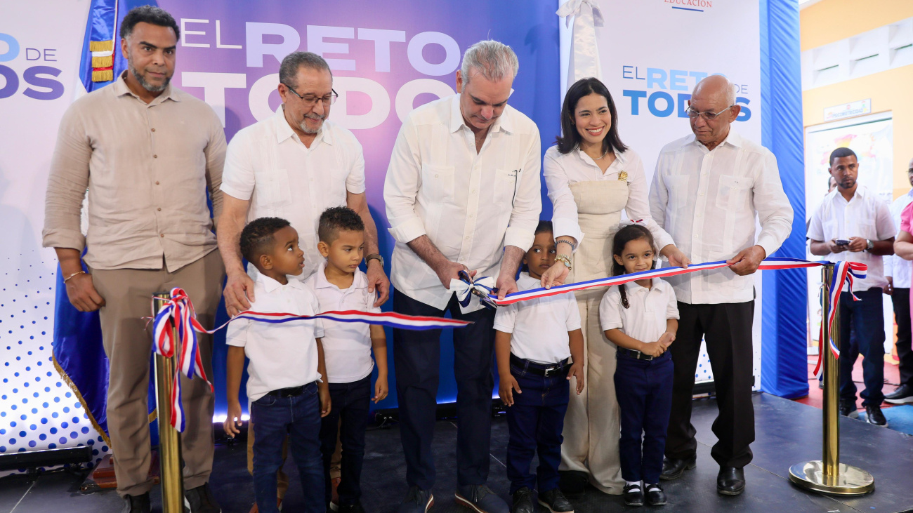 Presidente Abinader inaugura centro educativo inicial.