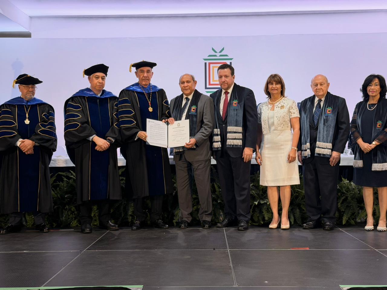 Franklin García Fermín recibe Doctorado Honoris Causa de la Universidad del Caribe