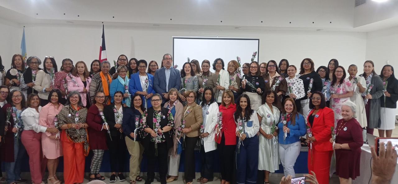 En el Día Internacional de la Mujer, docentes de la UASD en La Vega expresan respaldo a Asjana David