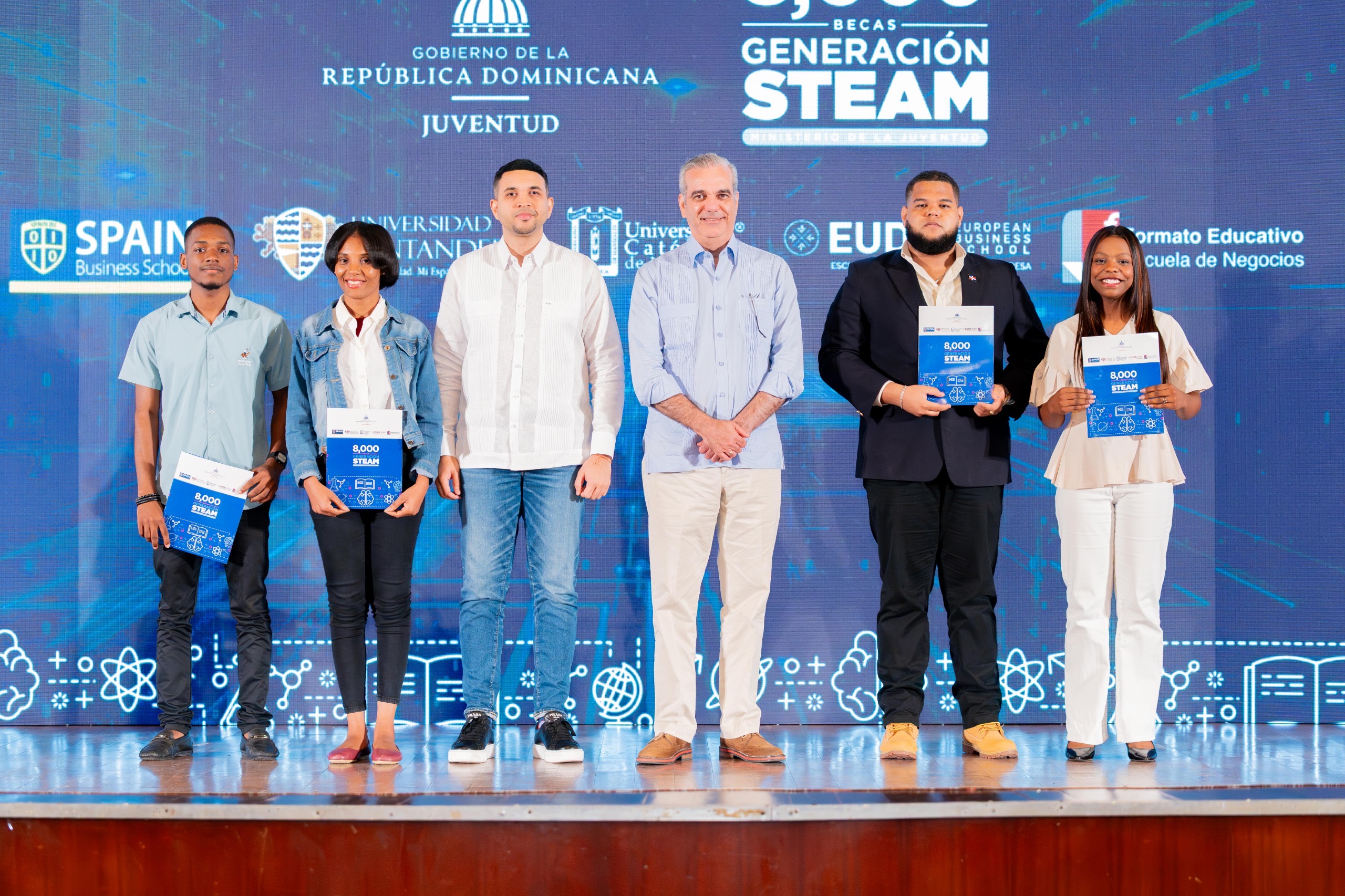 Ministerio de la Juventud inicia entrega de 8,000 becas Generación STEAM junto al presidente Luis Abinader*