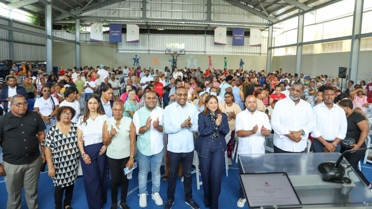 familias de El Capotillo y Boca Chica se benefician con programas de Supérate