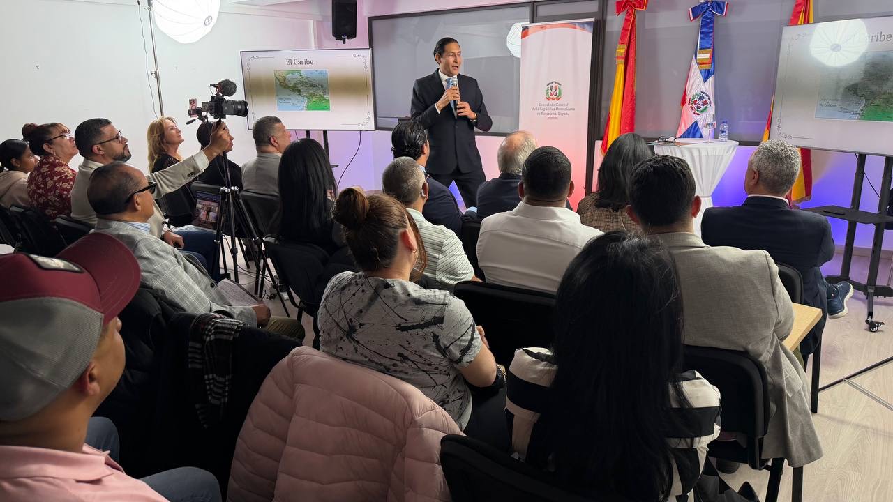 Iván Gatón presenta en el Consulado General de la República Dominicana en Barcelona una visión geohistórica.