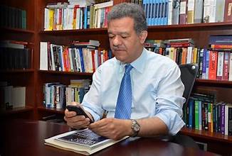 Dr. Leonel Fernández opina entre otros temas: guerra entre IRAN/USA