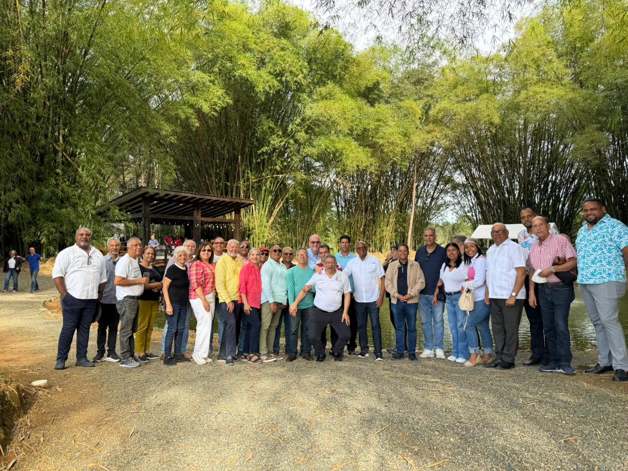 La Tertulia realiza jornada de concientización ambiental en Jarabacoa