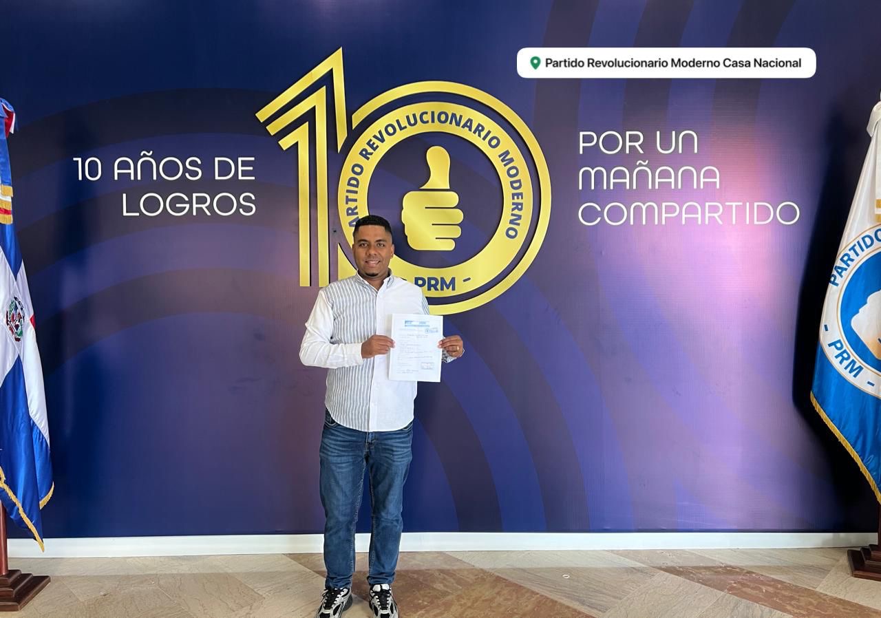 Eliezer Nolasco Jiménez inscribe su candidatura a la Secretaría General del PRM en El Gran Santo Domingo