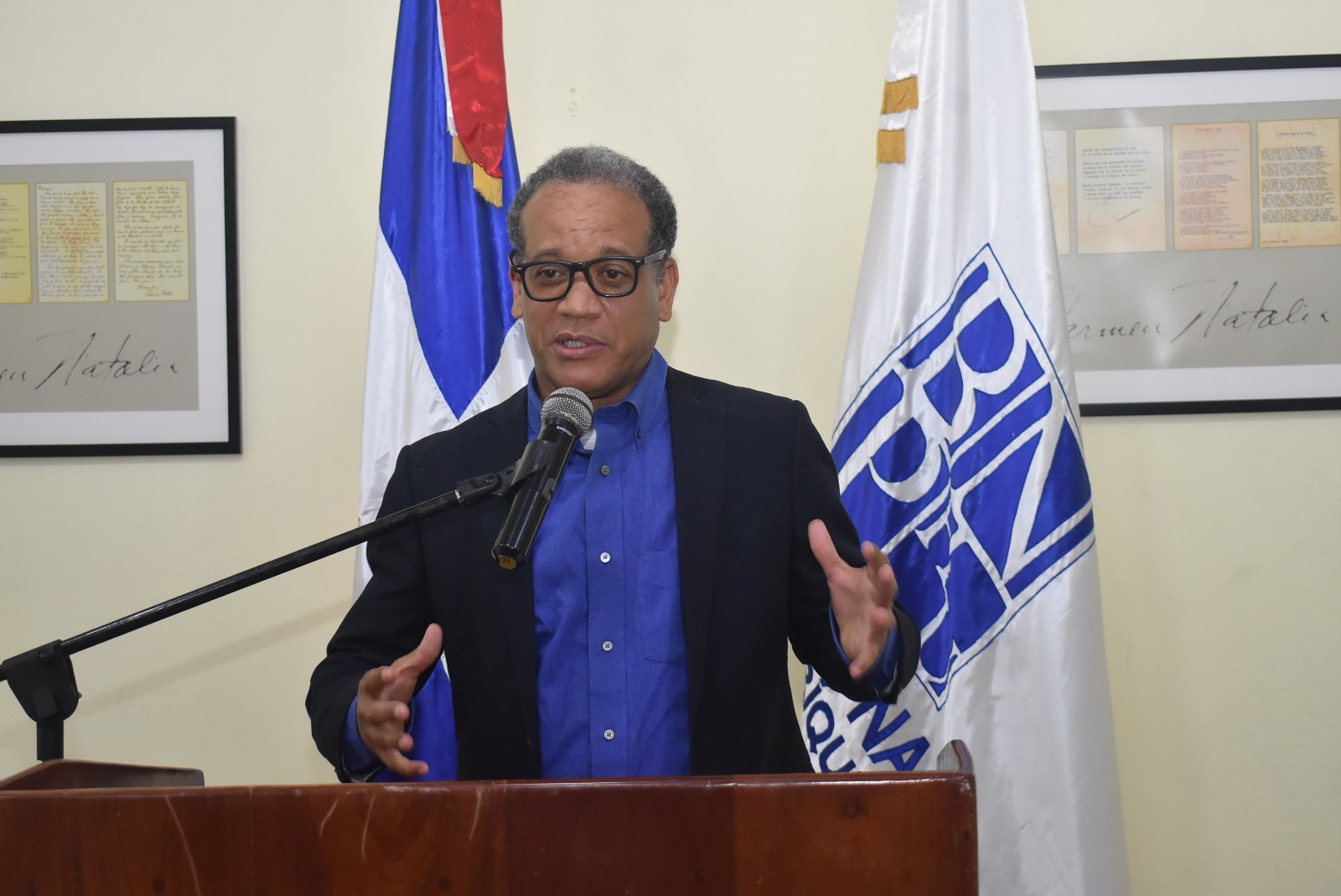Basilio Belliard destaca desaparición de la  metáfora.