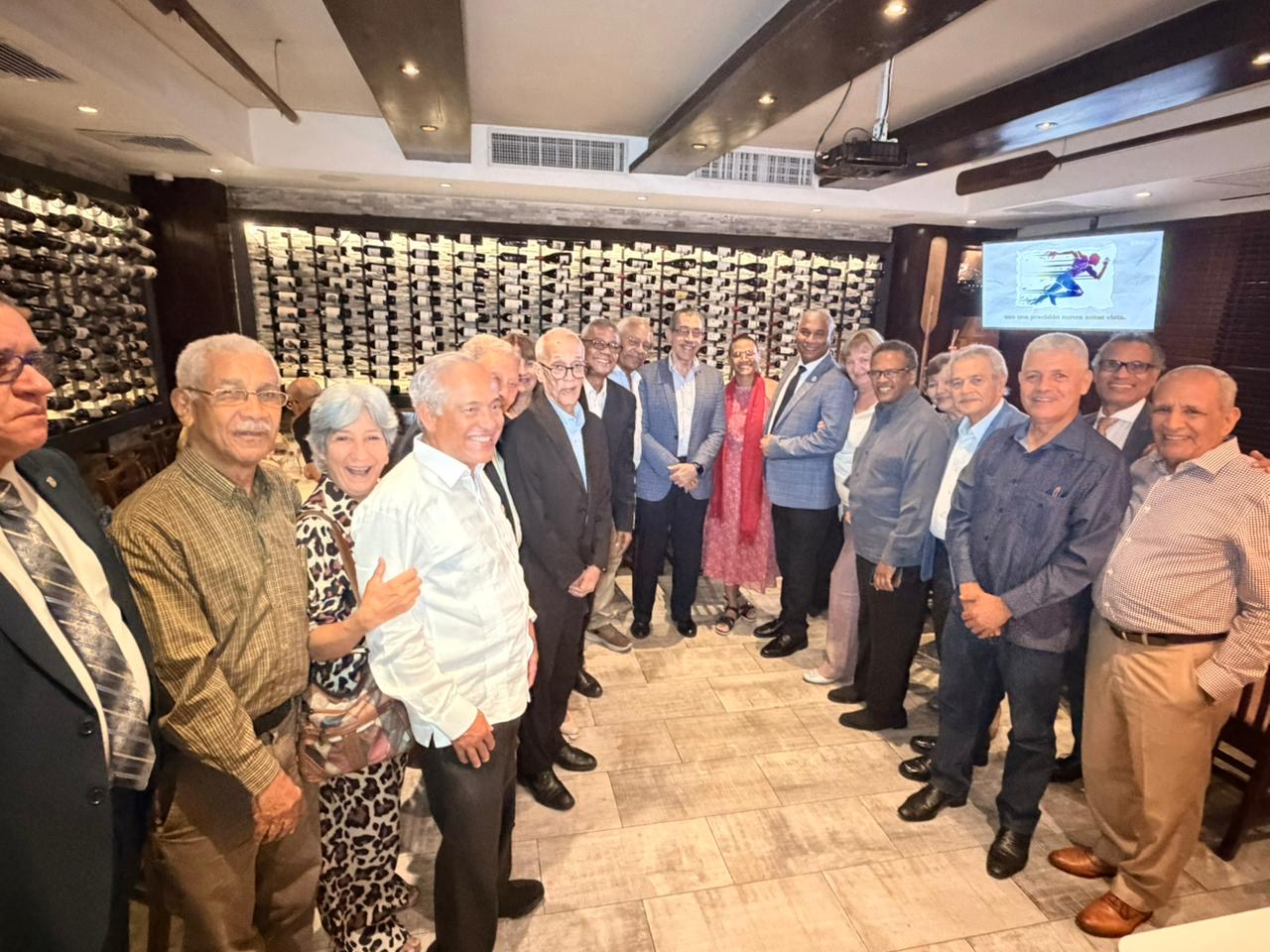 Reencuentro de saberes y compromiso: egresados de países socialistas respaldan proyecto de Jorge Salomón Asjana David en la UASD