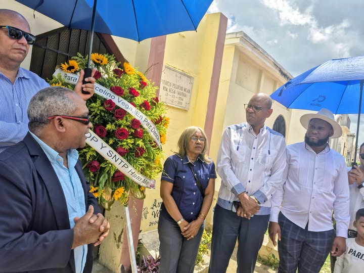 CDP: Deposita Ofrenda en tumba de Marcelino Vega.