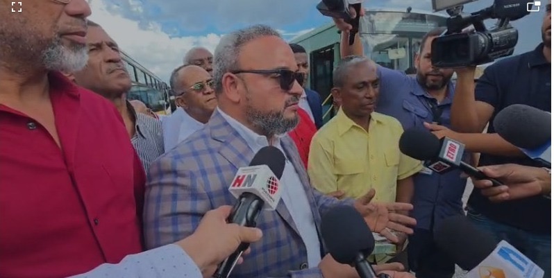 Mochotran destaca labor de Abinader al congelar combustibles.