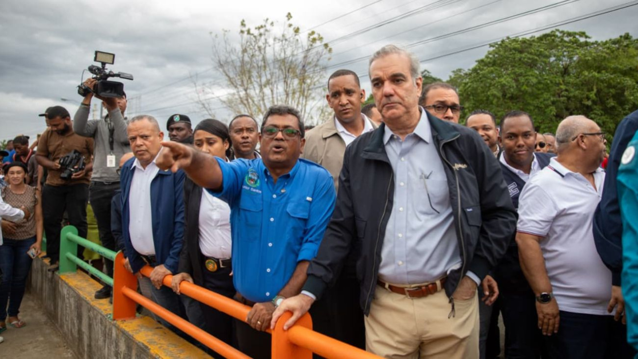 Presidente Abinader visita zona afectada por lluvia en Los Alcarrizosd