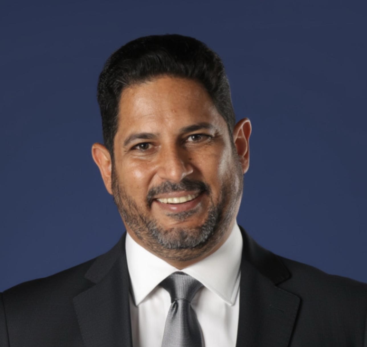 Antonio José Gómez Peña conversa en La Brújula Dominicana con Marie Mateo.