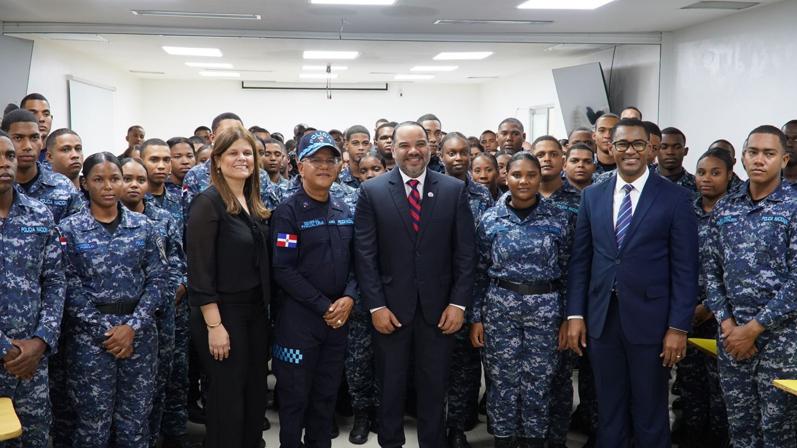DIGESETT recibe visita del Defensor del Pueblo.
