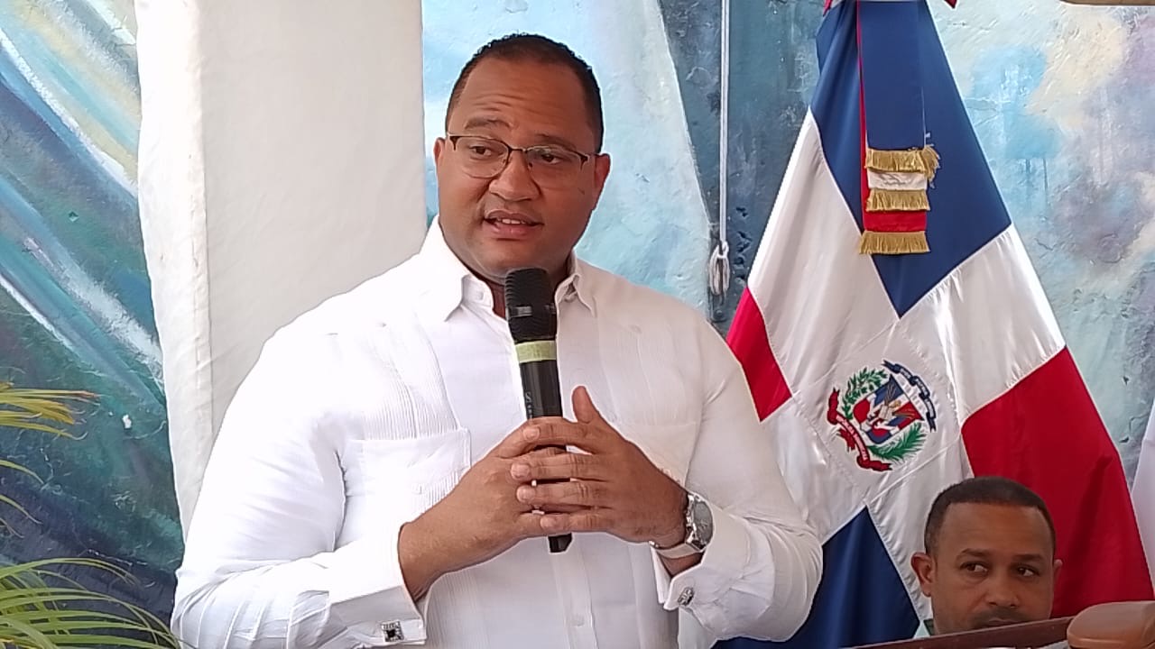 Alcaldía lanza programa «Salcedo más limpio»