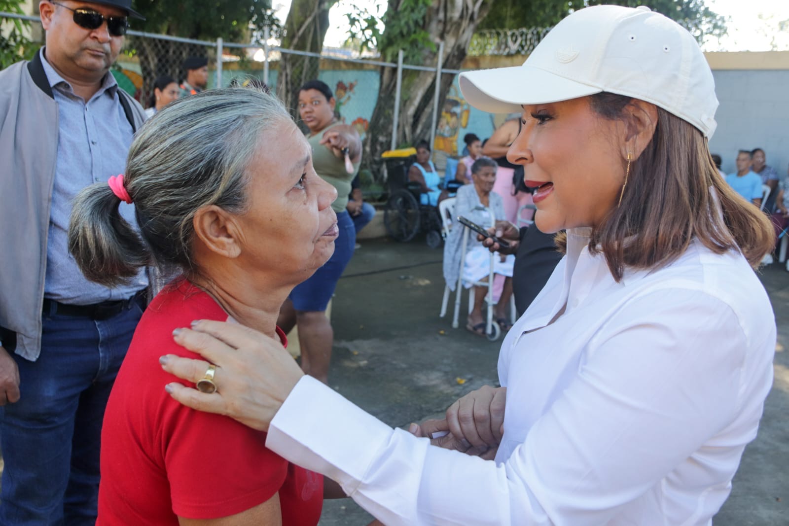 Supérate entrega Bono de Emergencia a más de 2,000 familias afectadas por las lluvias en Villa Montellano, Puerto Plata