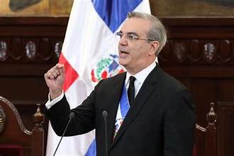 Por decretos, presidente crea comisión para el desarrollo de San Juan.