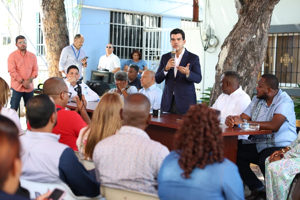 Wellington Arnaud afirma saneamiento de la cañada La Pava en Nizao.