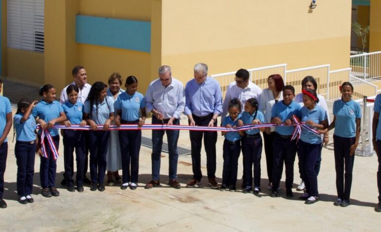 Gobierno inaugura centro educativo.