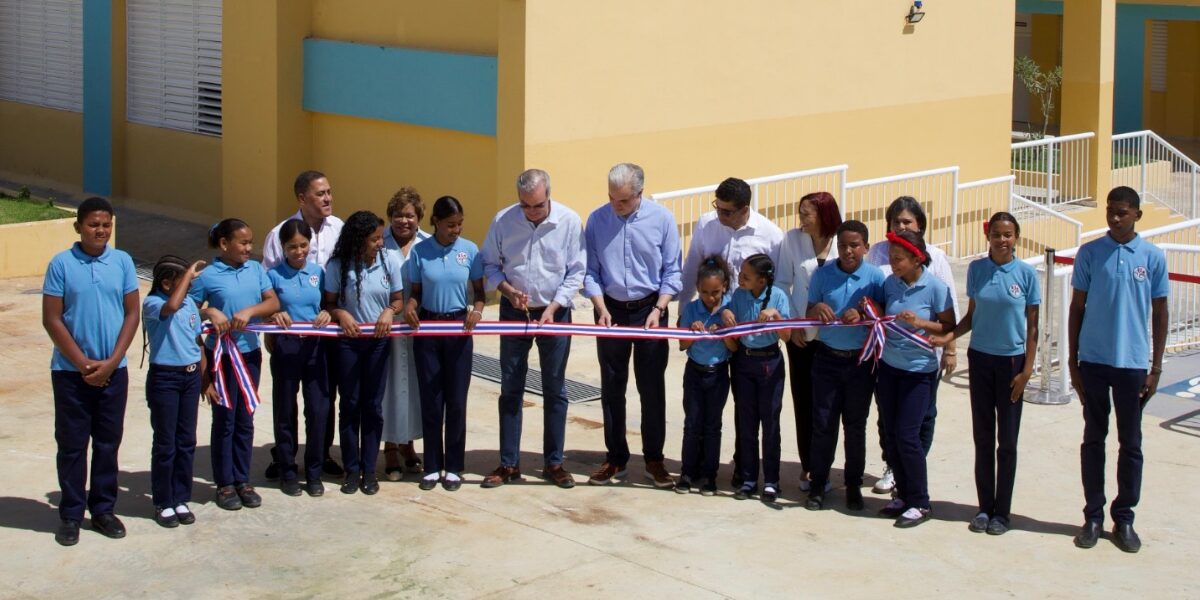 Gobierno inaugura centro educativo.