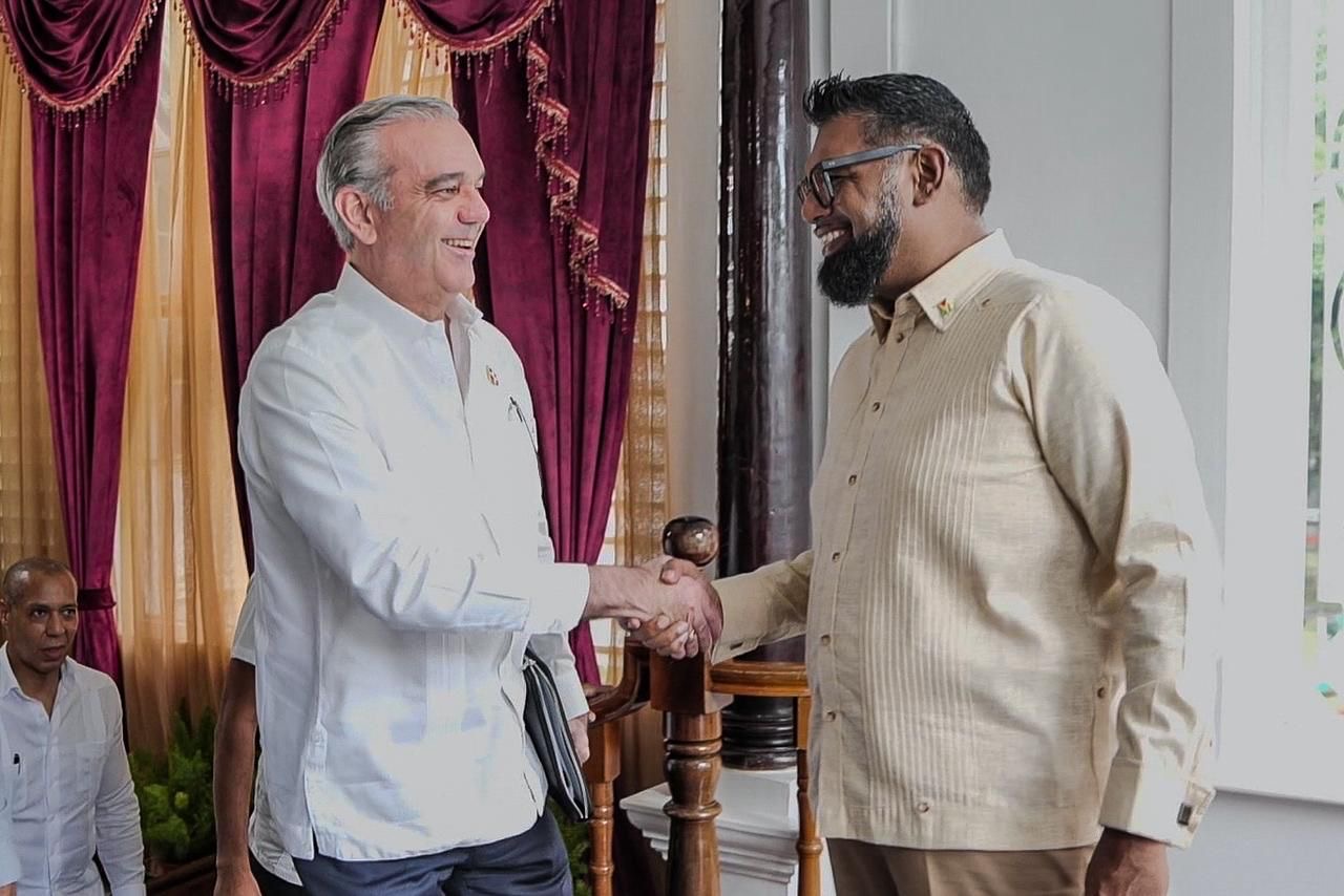 Presidente Abinader llega a Casa de Gobierno en Guyana.