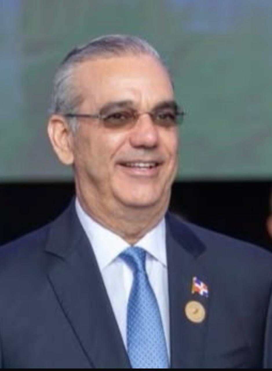 Presidente Abinader destina más de 5.3 millones de pesos de su salario de 2025 a fundaciones y proyectos sociales.