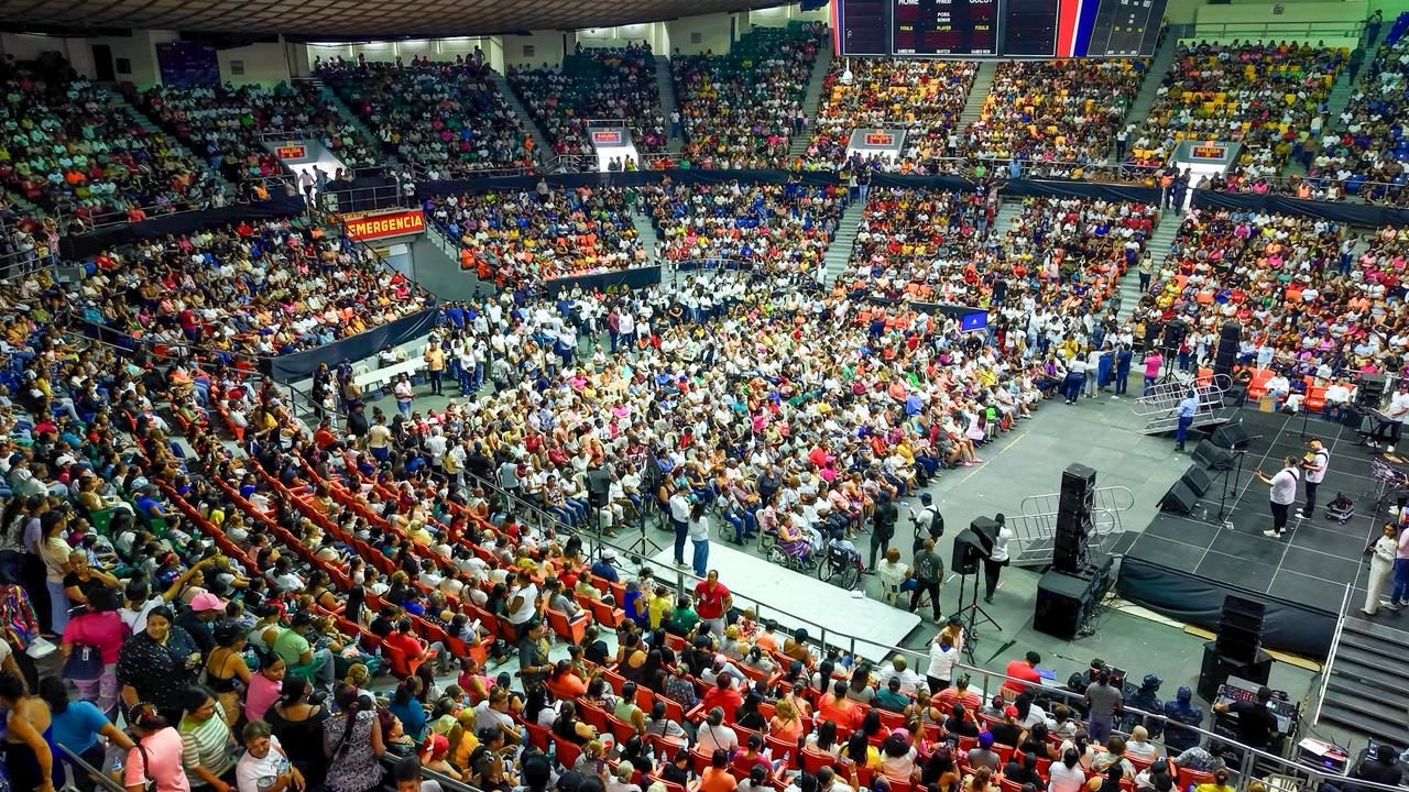 ¡A casa llena! Gobierno reconoce y entrega premios a más de 10 mil madres de la provincia de Santiago través de DASAC.