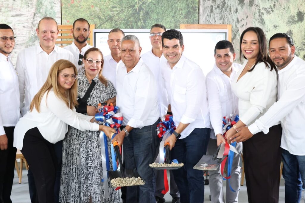 Wellington Arnaud deja iniciado acueducto San José de las Matas.