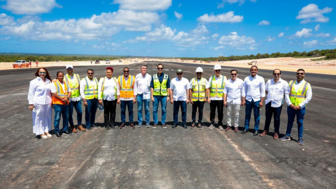 Ministro de la Presidencia supervisa Construcción Aeropuerto Pedernales.