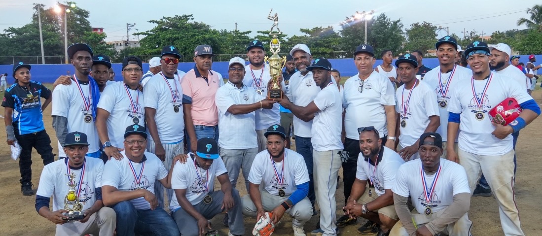 Plafoneros dominan final extendida y se coronan campeones del Clásico Ángel Medina de Softbol B   .