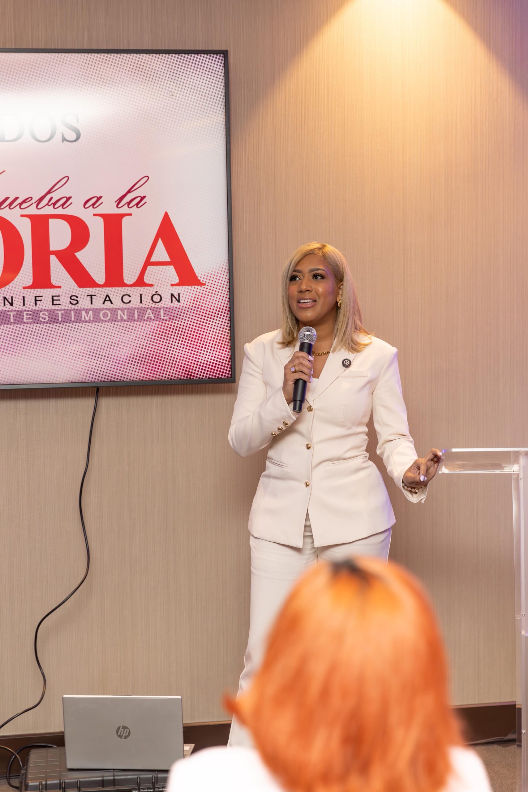 Yessari Duran impulsa desde el extranjero un mensaje de transformación y empoderamiento femenino a través de su marca Yherathi