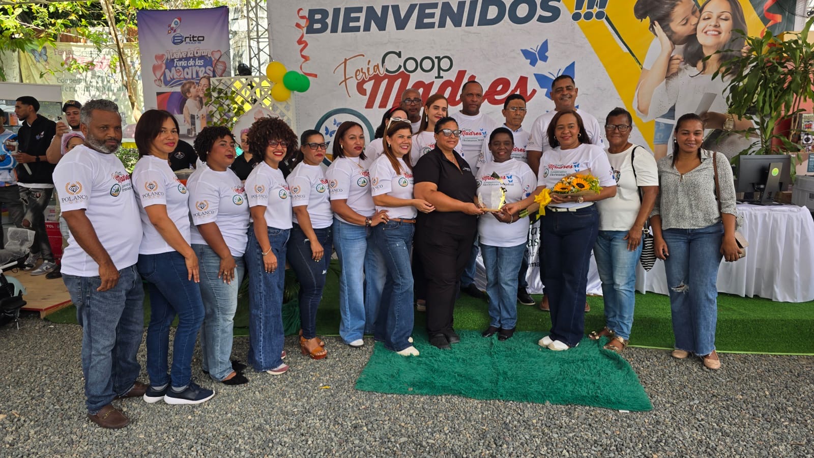 Coophemi inicia feria de las madres en Hermanas Mirabal.