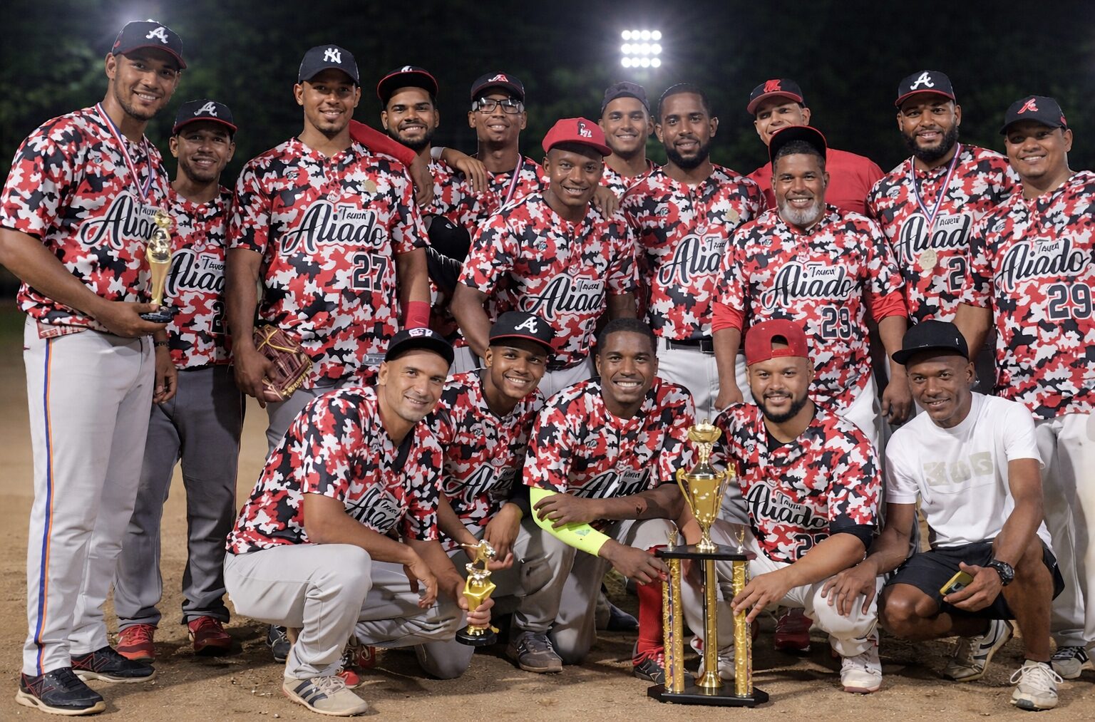 Los Aliados vencen al Team Real y conquistan el título de softbol pre-chata 2026.