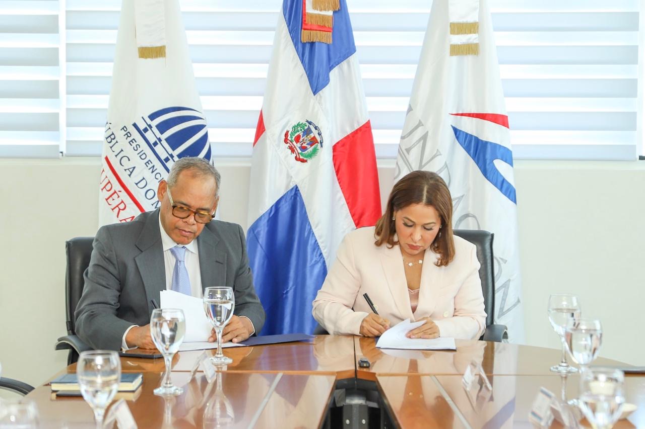 Supérate y FEJUS firman acuerdo.