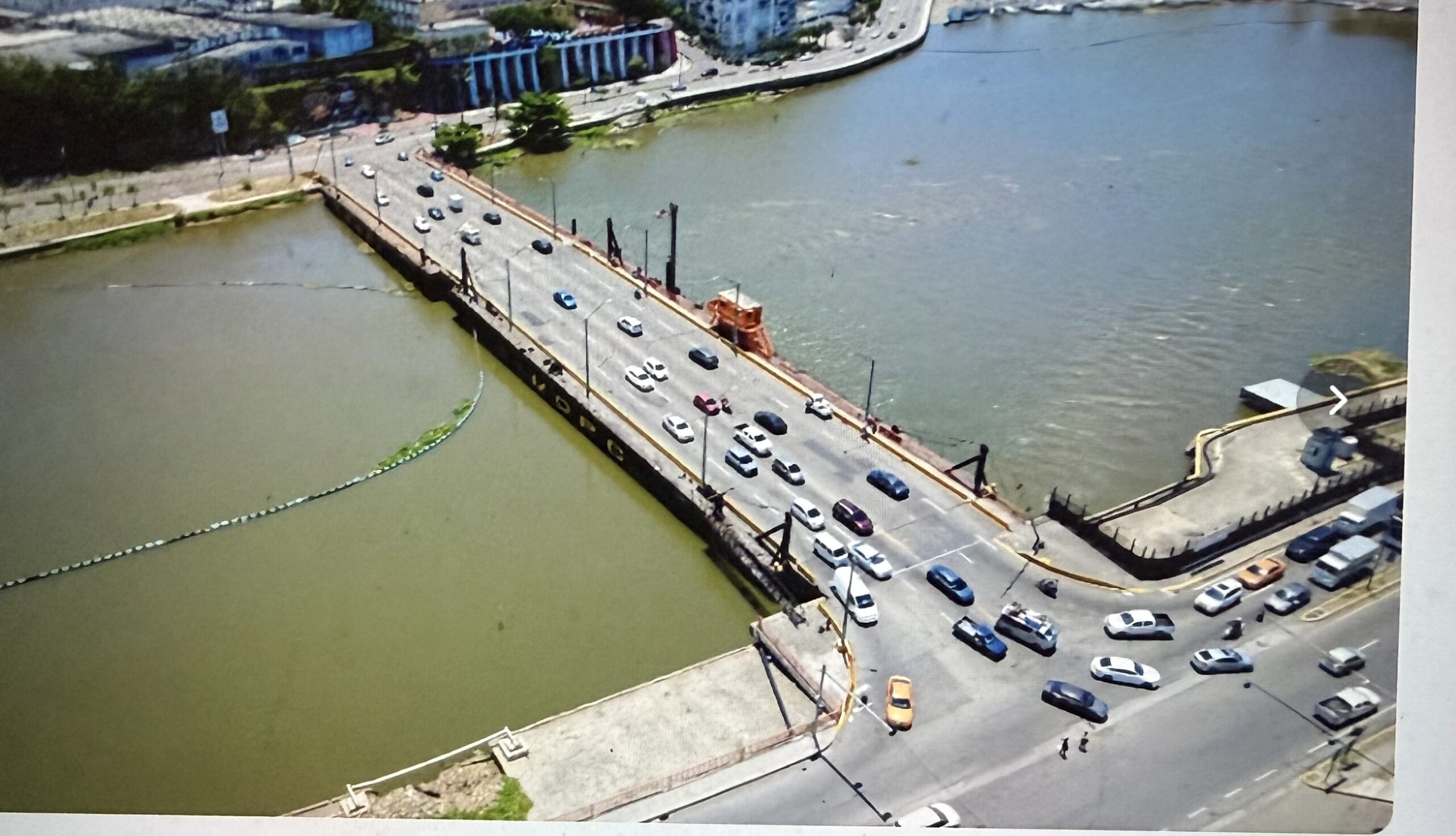 El Puente Flotante será cerrado por 2 horas hoy  sábado.