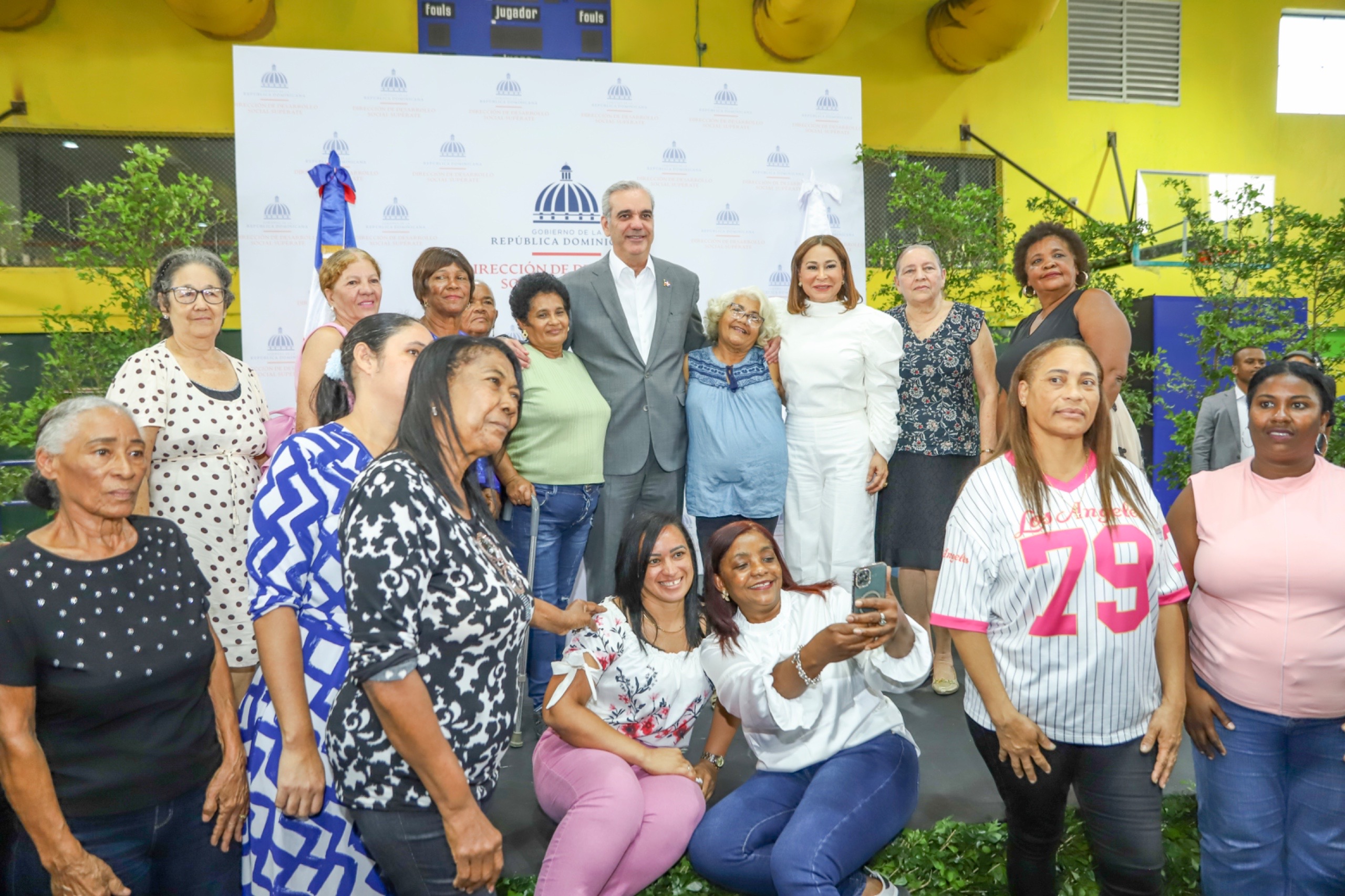 Gobierno inicia entrega de “El Cariñito” que beneficia a un millón de madres.