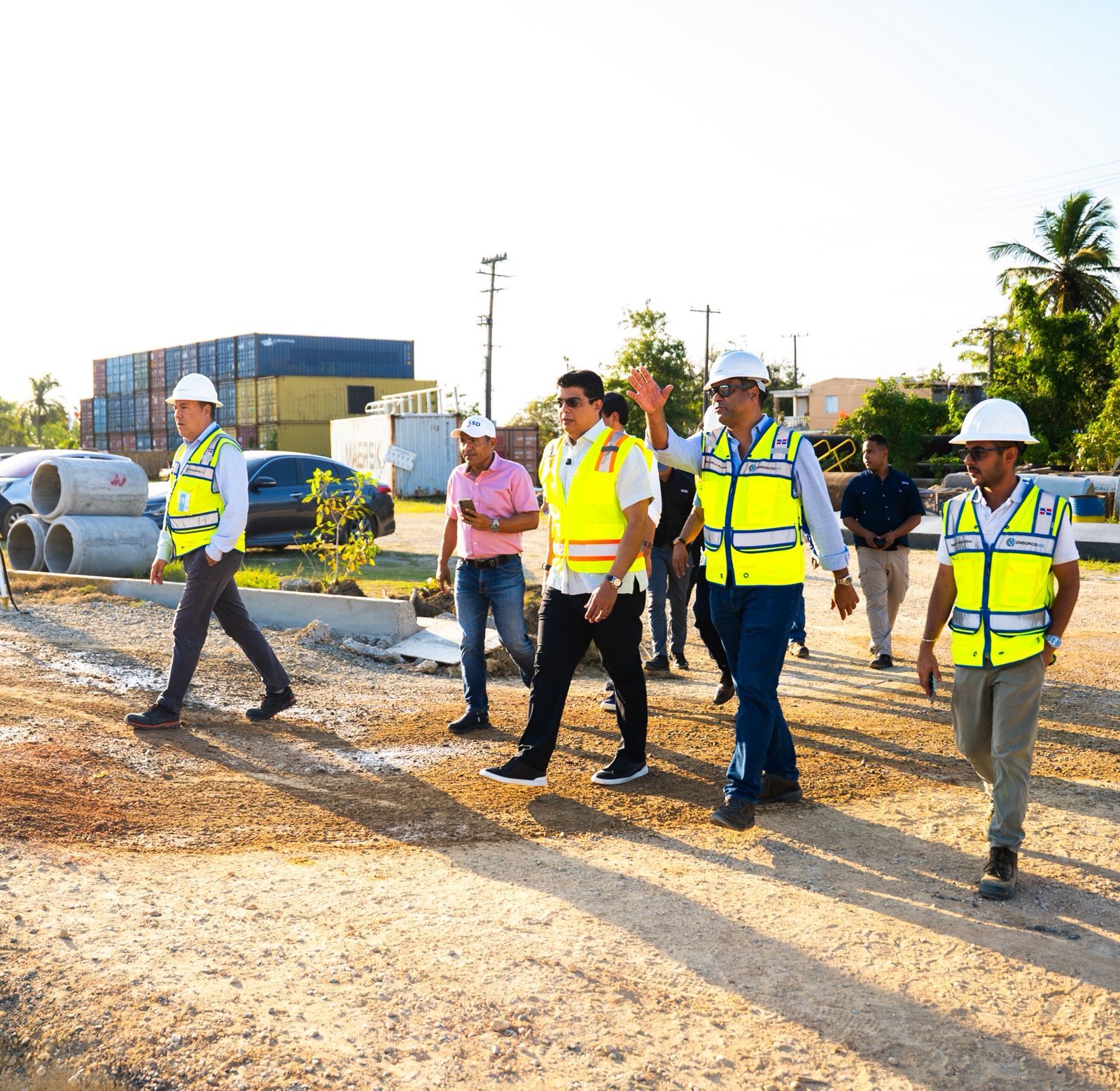 CAASD avanza trabajos en la avenida San Vicente de Paúl .