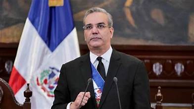 Presidente entrega a la comunidad escolar de Ocoa, techado deportivo.