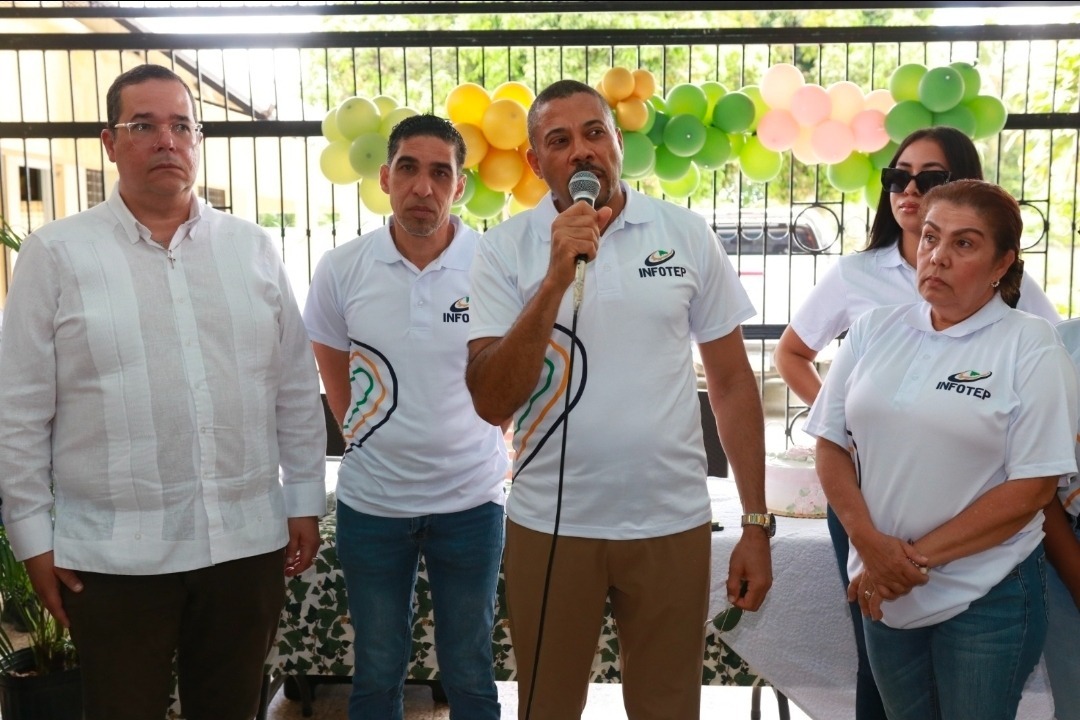 INFOTEP lleva alegría y solidaridad a adultos mayores de Villa Riva.