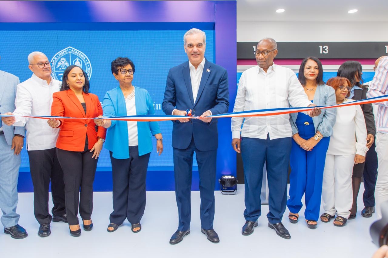 UASD:Presidente Abinader y rector Editrudis Beltrán inauguran Multiservicios.