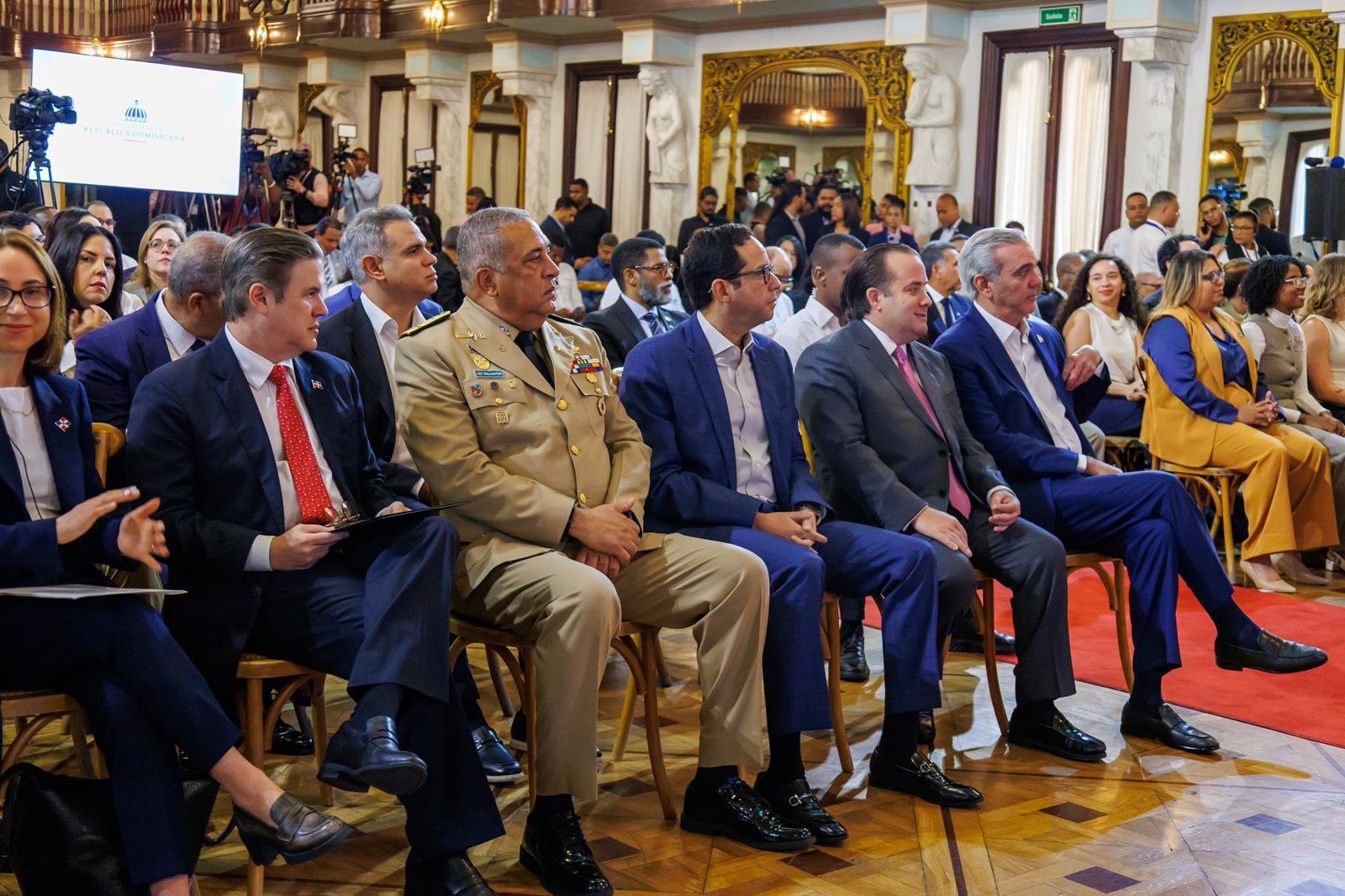 La DGM.presenta Plan Piloto sobre permiso «Salida de Menores del País».