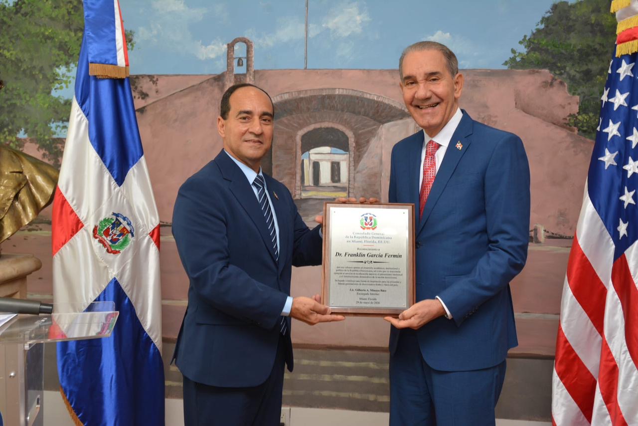 Doctor Franklin García Fermín recibe importantes reconocimientos en Miami y Doral.