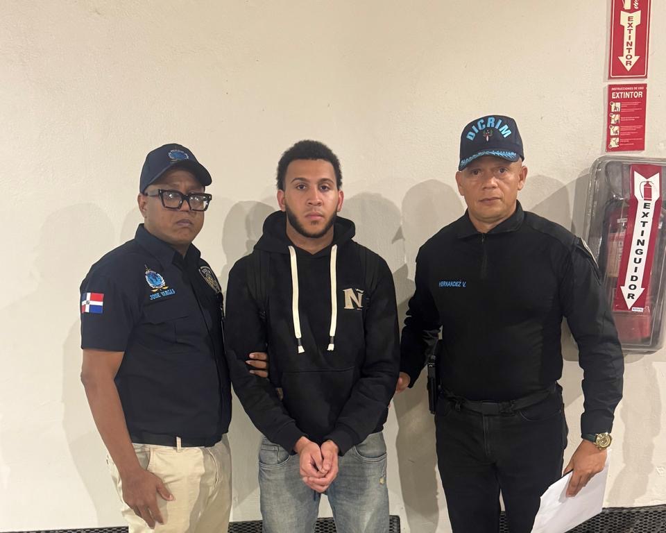 OCN-Interpol recibe en extradición desde España y Chile a dominicanos.