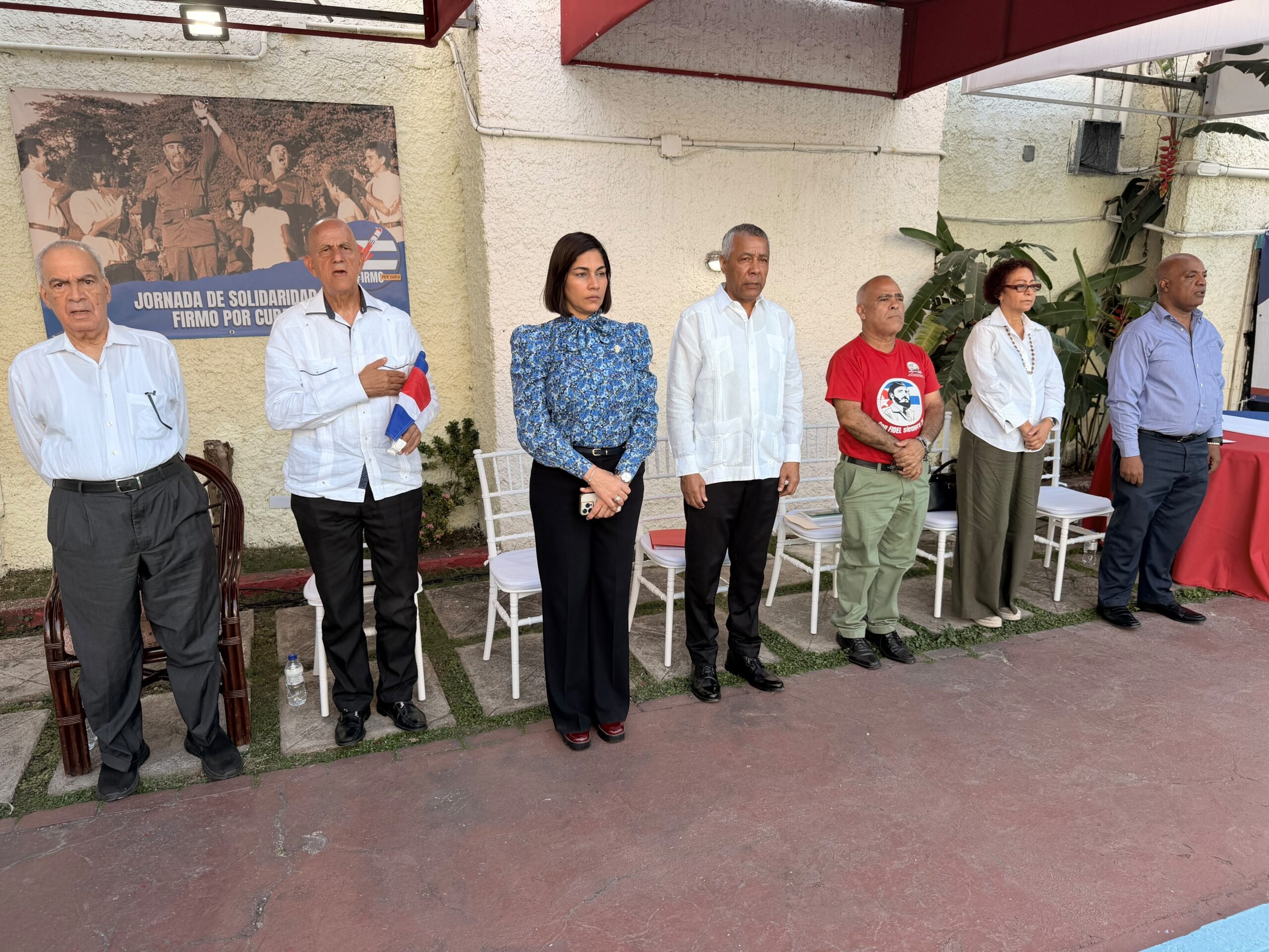 Cientos de personas se solidarizan con Cuba en jornada celebrada en su Embajada en República Dominicana.