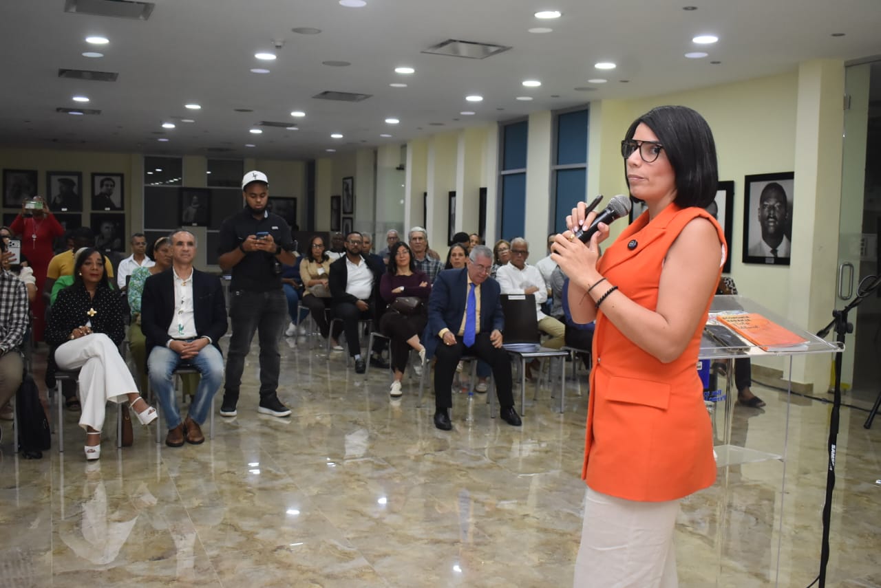 Keila González Báez:  Proponen a escritores empoderarse en gestión  de sus obras para aprovechar beneficios economía naranja.
